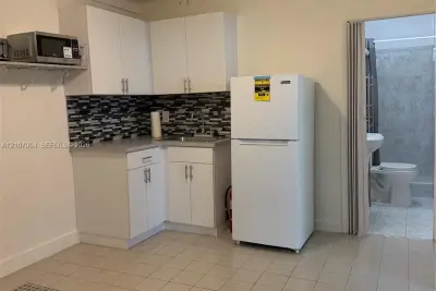 1405 NW 121st St #2, North Miami: photo 1 of 10