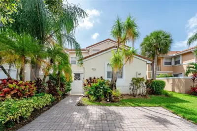 1571 Seagrape Way, Hollywood: photo 1 of 28