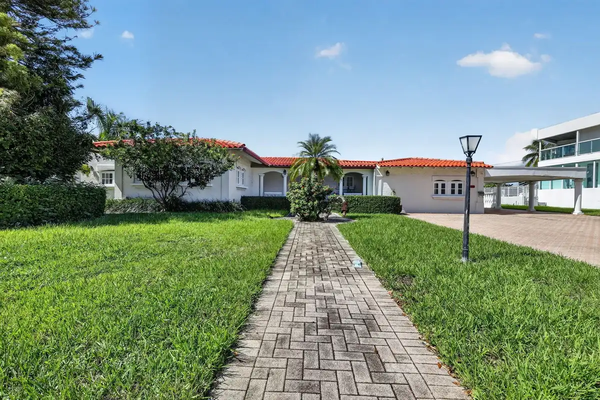 7500 W Treasure Dr, North Bay Village: photo 1 of 56