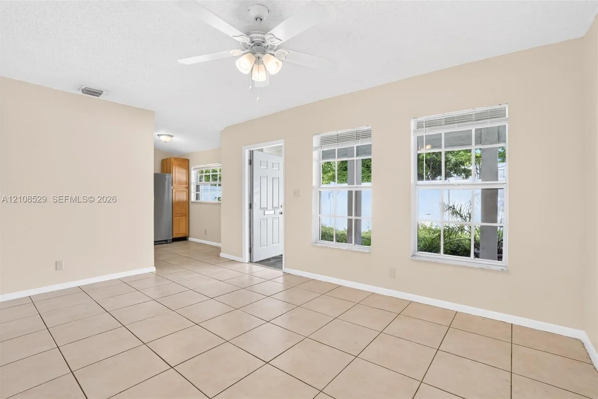 1015 SW 4th Ave #A, Fort Lauderdale: photo 1 of 23
