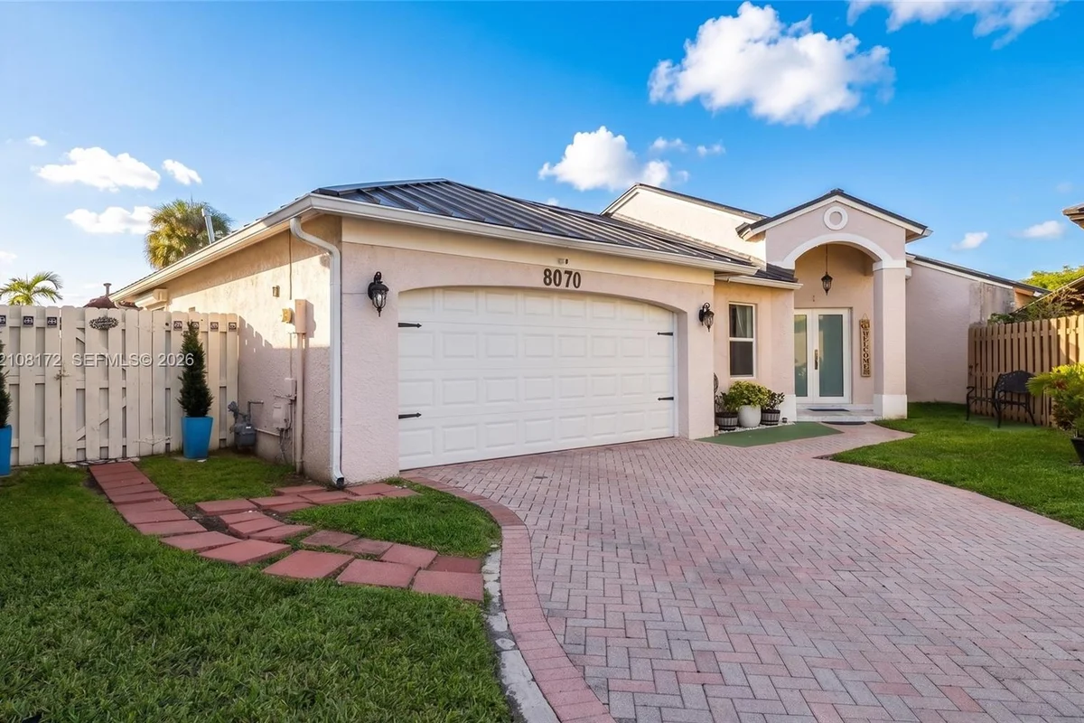 8070 SW 157th Pl, Miami: photo 1 of 26
