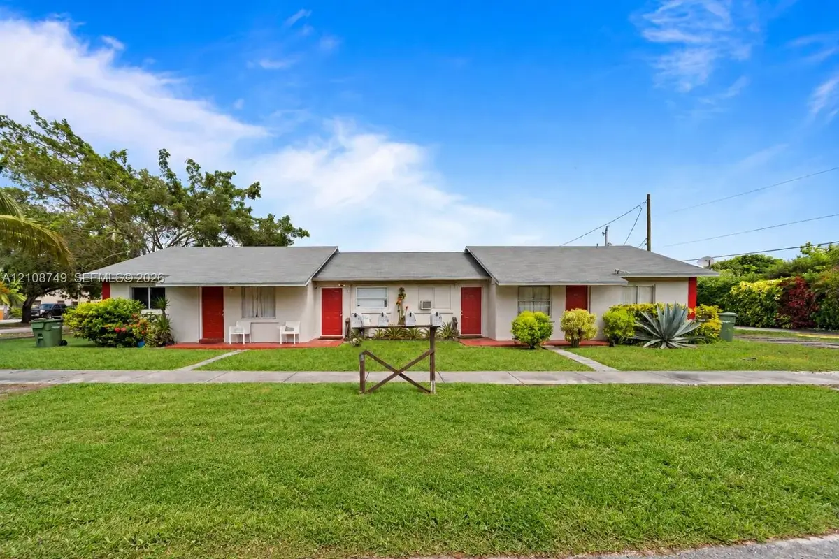 1207 NE 1st Ave, Homestead: photo 1 of 26