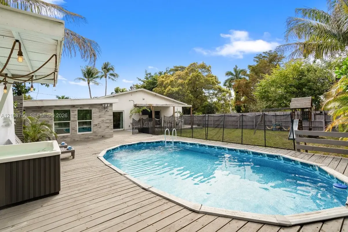 3291 SW 44th St, Dania Beach: photo 1 of 37