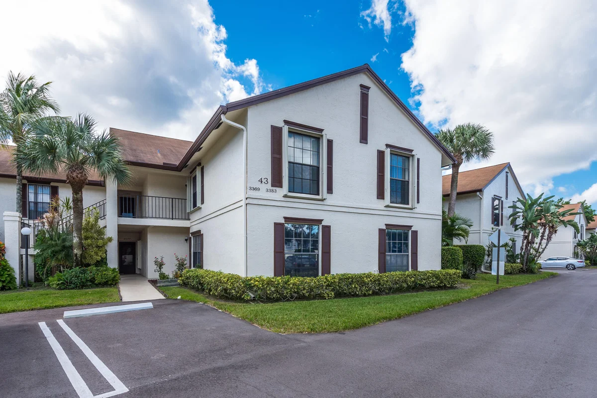 3383 Jog Park Dr #4324, Lake Worth: photo 1 of 35