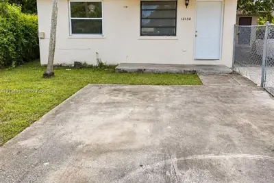 10130 W Indigo St, Miami: photo 1 of 16
