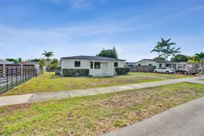 10100 SW 38th Ter, Miami: photo 1 of 56