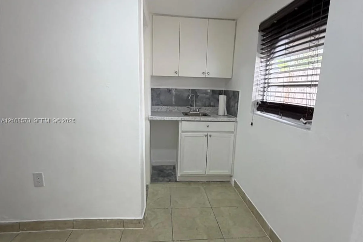 10430 NW 35th Pl #1, Miami: photo 1 of 12
