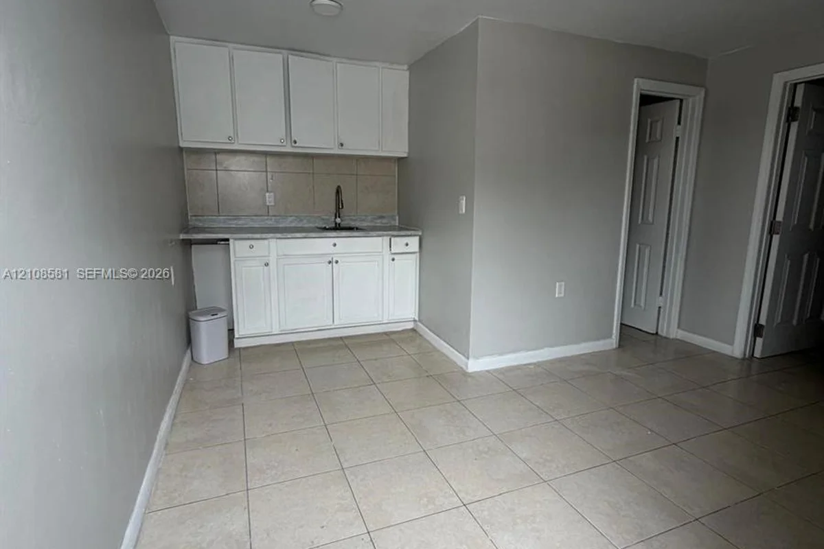 10430 NW 35th Pl #2, Miami: photo 1 of 13