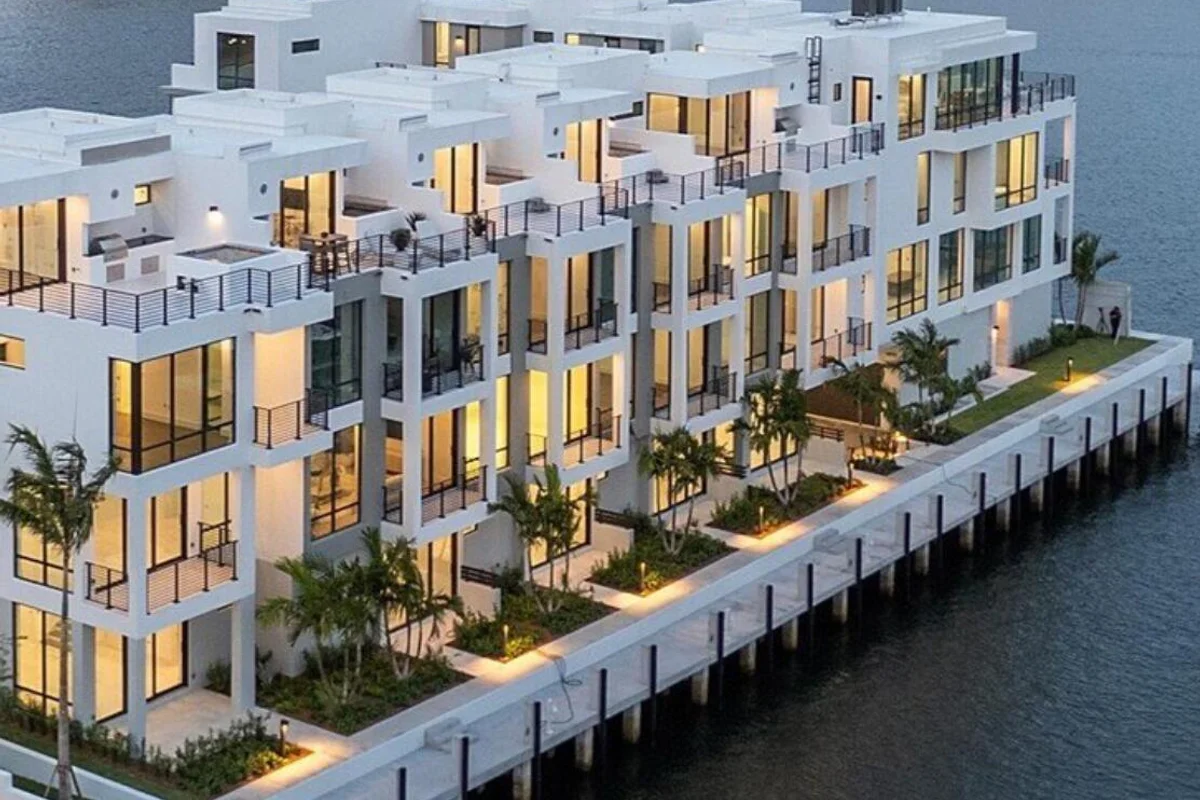 4008 NE 167th St #6, North Miami Beach: photo 1 of 1