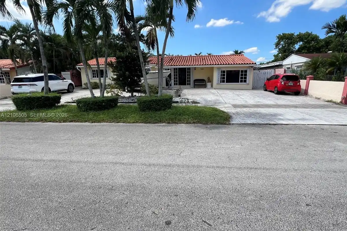 7330 W 14th Ave, Hialeah: photo 1 of 27