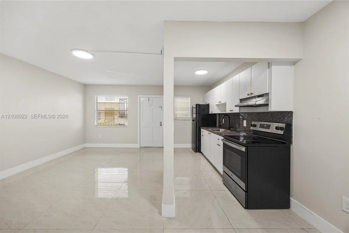 1720 Cleveland St #107W, Hollywood: photo 1 of 15