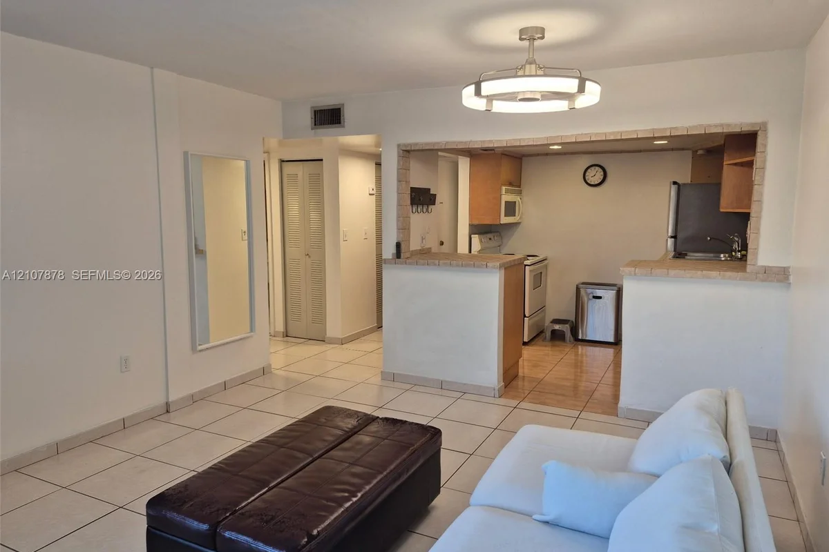 605 NW 72nd Ave #407, Miami: photo 1 of 2