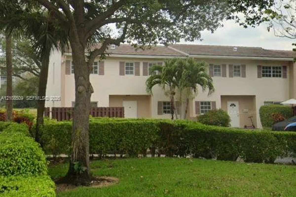 2741 S Palm Aire Dr, Pompano Beach: photo 1 of 1