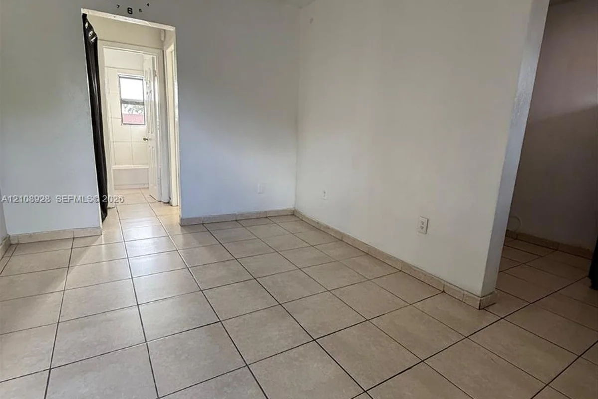 3330 NW 48th Ter #210, Miami: photo 1 of 7