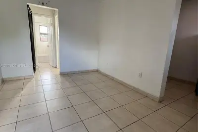 3330 NW 48th Ter #210, Miami: photo 1 of 7