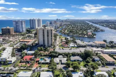 3218 SE 11th St #B, Pompano Beach: photo 1 of 7