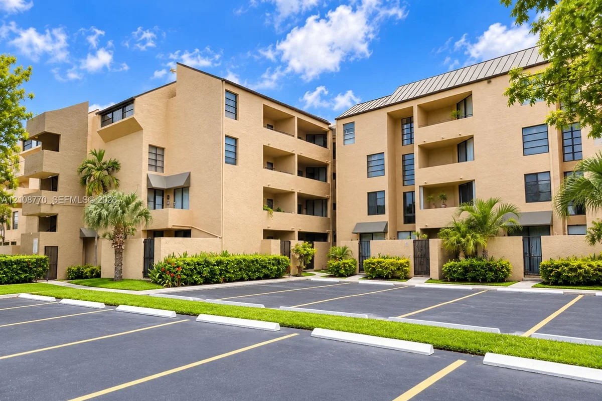 10500 SW 108th Ave #B402, Miami: photo 1 of 11