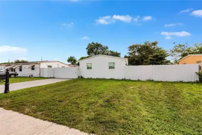 1331 N 69th Way, Hollywood: photo 1 of 17