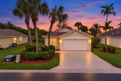 1788 Sawgrass Cir, Greenacres: photo 1 of 60