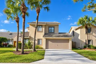 6057 Strawberry Lakes Cir, Lake Worth: photo 1 of 12
