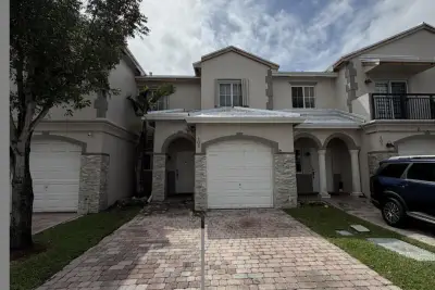 8401 SW 124th Ave #102, Miami: photo 1 of 5