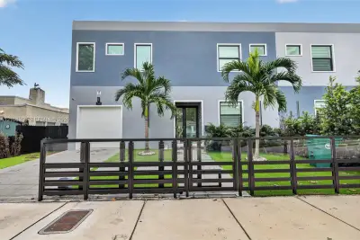 House in Miami: photo 1 of 52