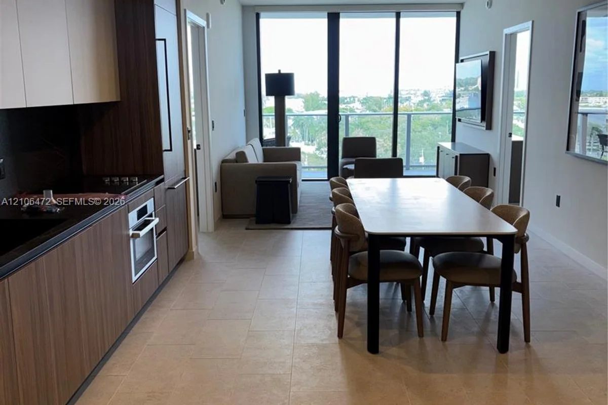 13899 Biscayne Blvd #907, Miami: photo 1 of 9