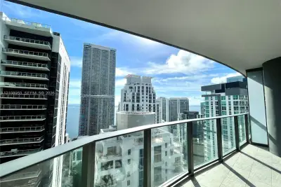 1000 Brickell Plz #4303, Miami: photo 1 of 13