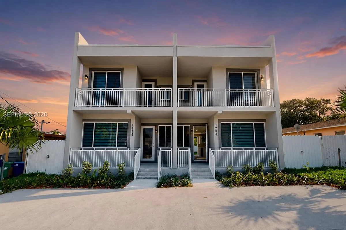 1286 NE 111th St, Miami: photo 1 of 15