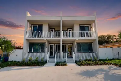 1286 NE 111th St, Miami: photo 1 of 15