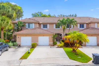 4700 Pinemore Ln, Lake Worth: photo 1 of 48