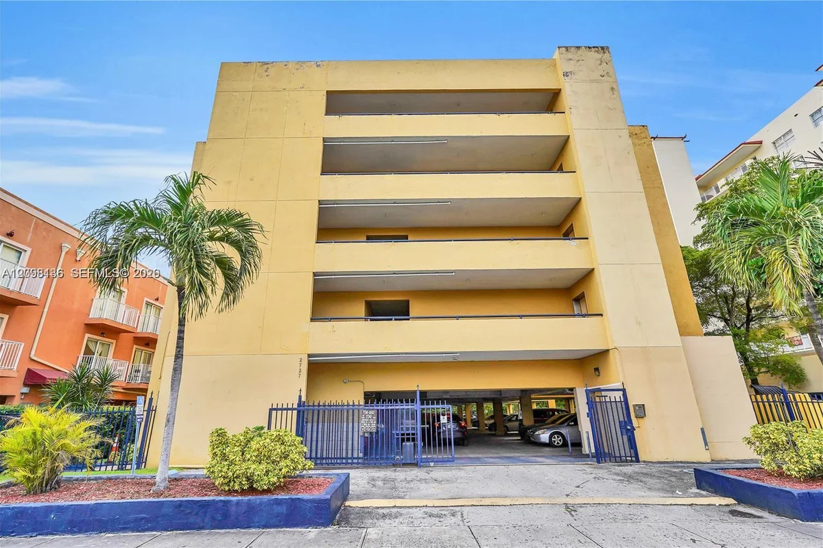 2727 NW 17th Ter #506, Miami: photo 1 of 11