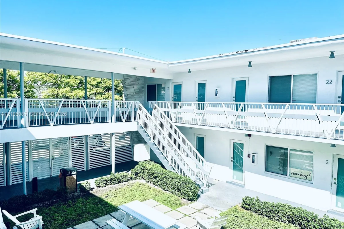 Apartment in Miami Beach: photo 1 of 14