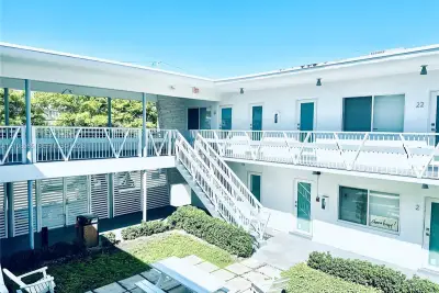 Apartment in Miami Beach: photo 1 of 14