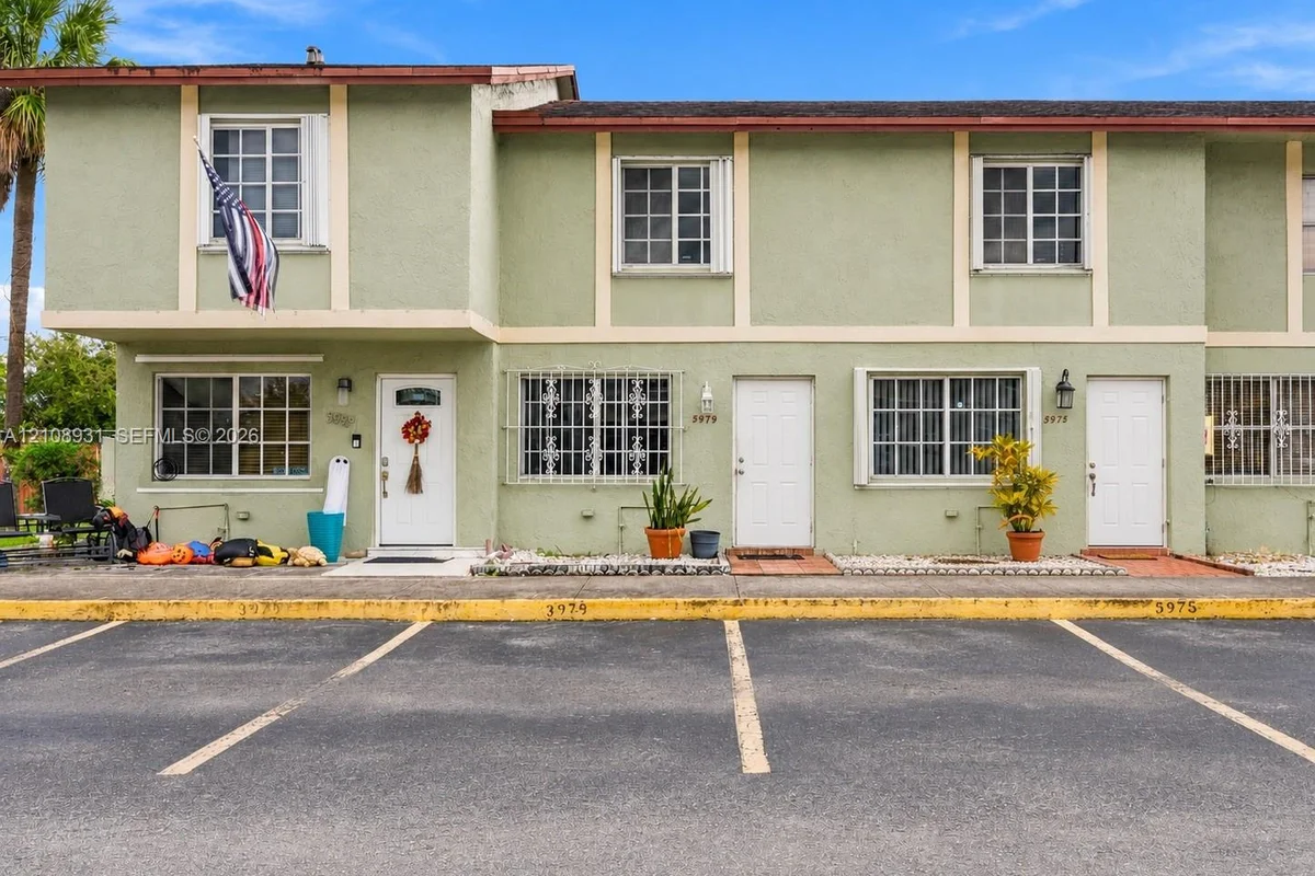 3979 W 9th Ct #23, Hialeah: photo 1 of 19