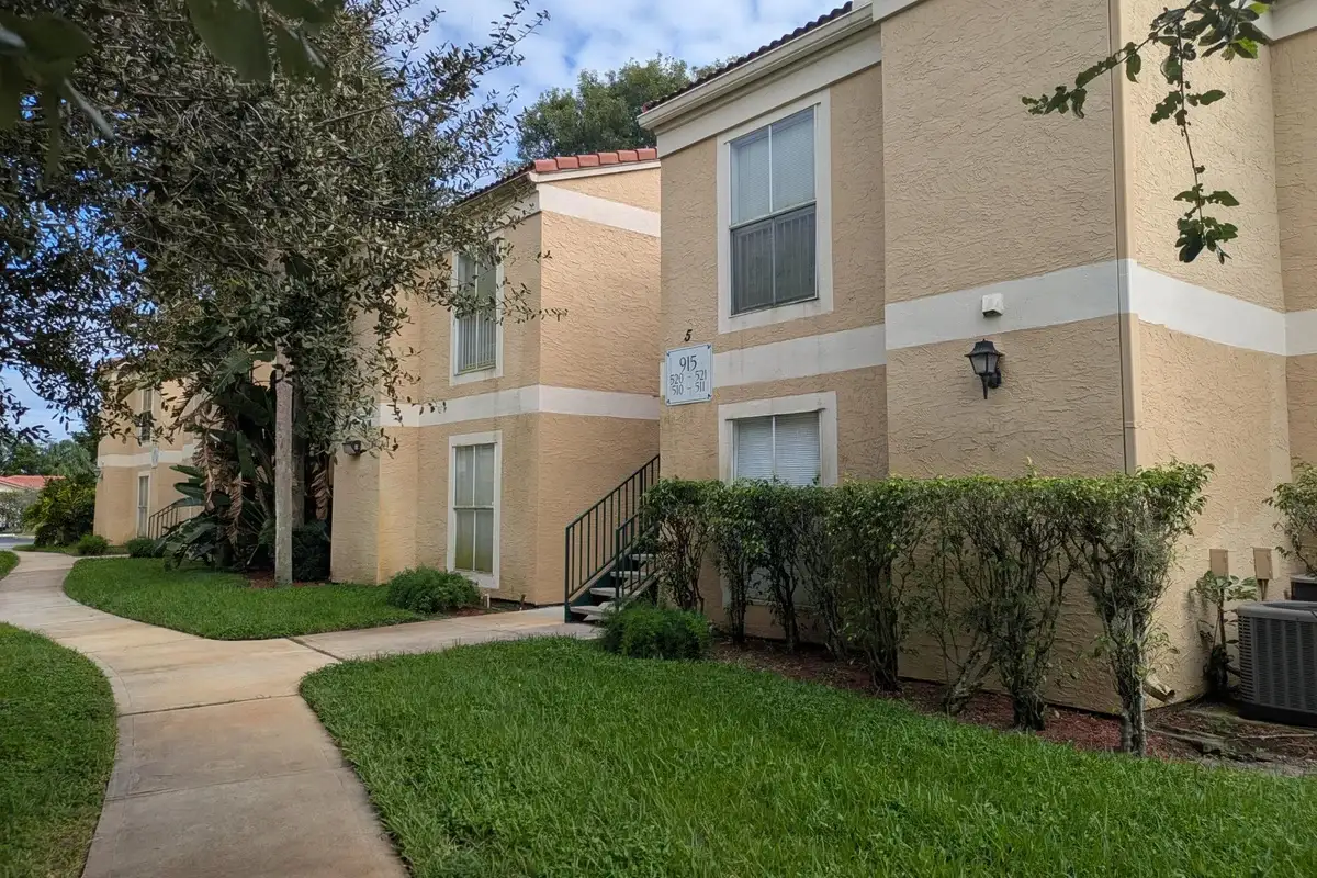 915 Riverside Dr #511, Coral Springs: photo 1 of 22