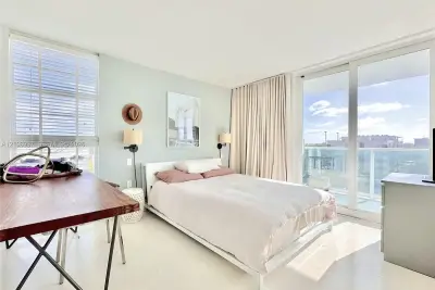 1035 West Ave #704, Miami Beach: photo 1 of 6