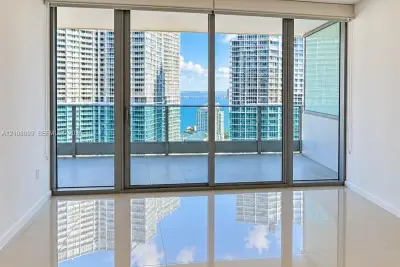 200 Biscayne Boulevard Way #3306, Miami: photo 1 of 15