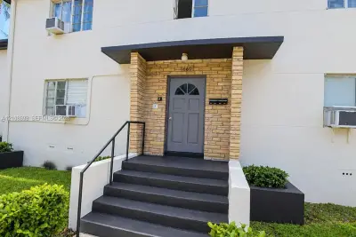8300 Crespi Blvd #3, Miami Beach: photo 1 of 31
