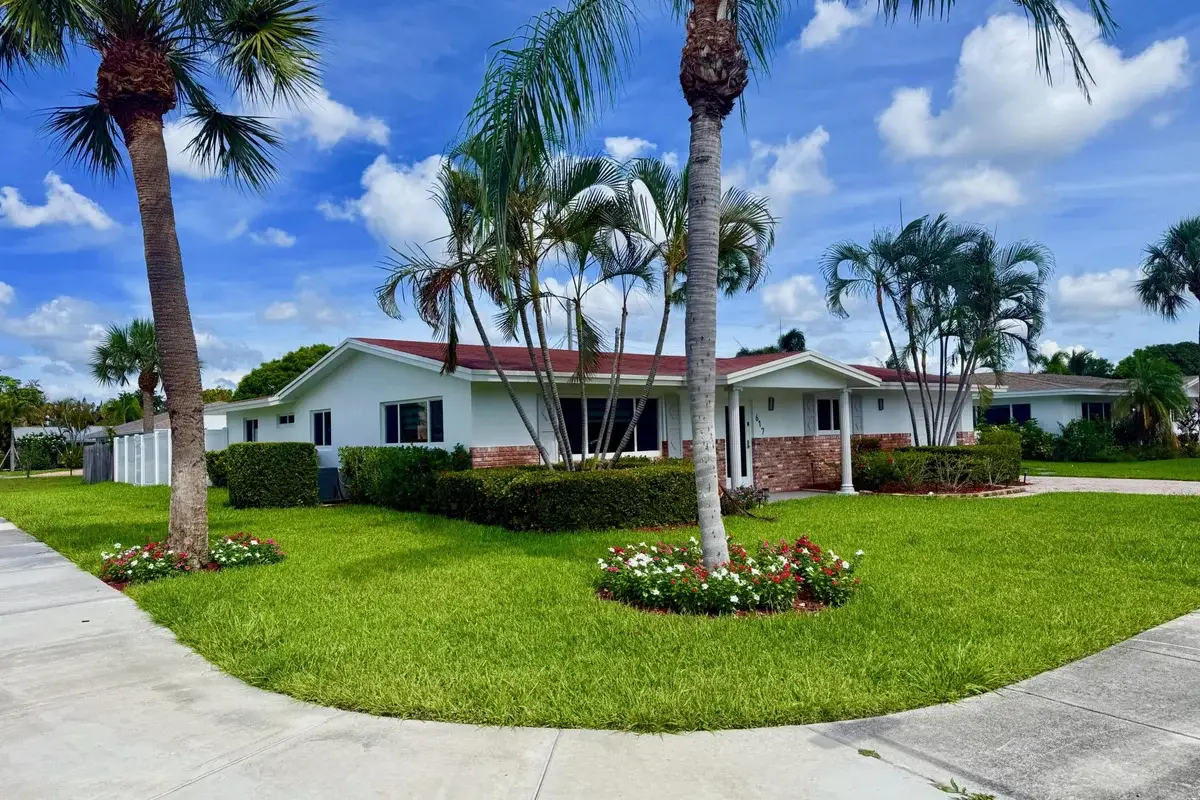 617 SE 8th Ave, Deerfield Beach: photo 1 of 35