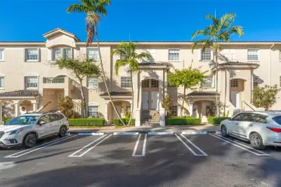 5670 NW 116th Ave #219, Doral: photo 1 of 38