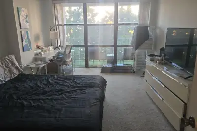 1000 Parkview Dr #406, Hallandale Beach: photo 1 of 1