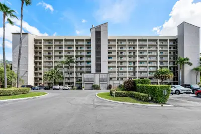 2205 S Cypress Bend Dr #302, Pompano Beach: photo 1 of 23