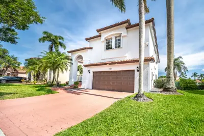 18438 NW 11th St, Pembroke Pines: photo 1 of 47