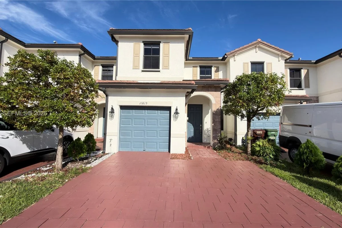 10819 W 33rd Ln, Hialeah: photo 1 of 1