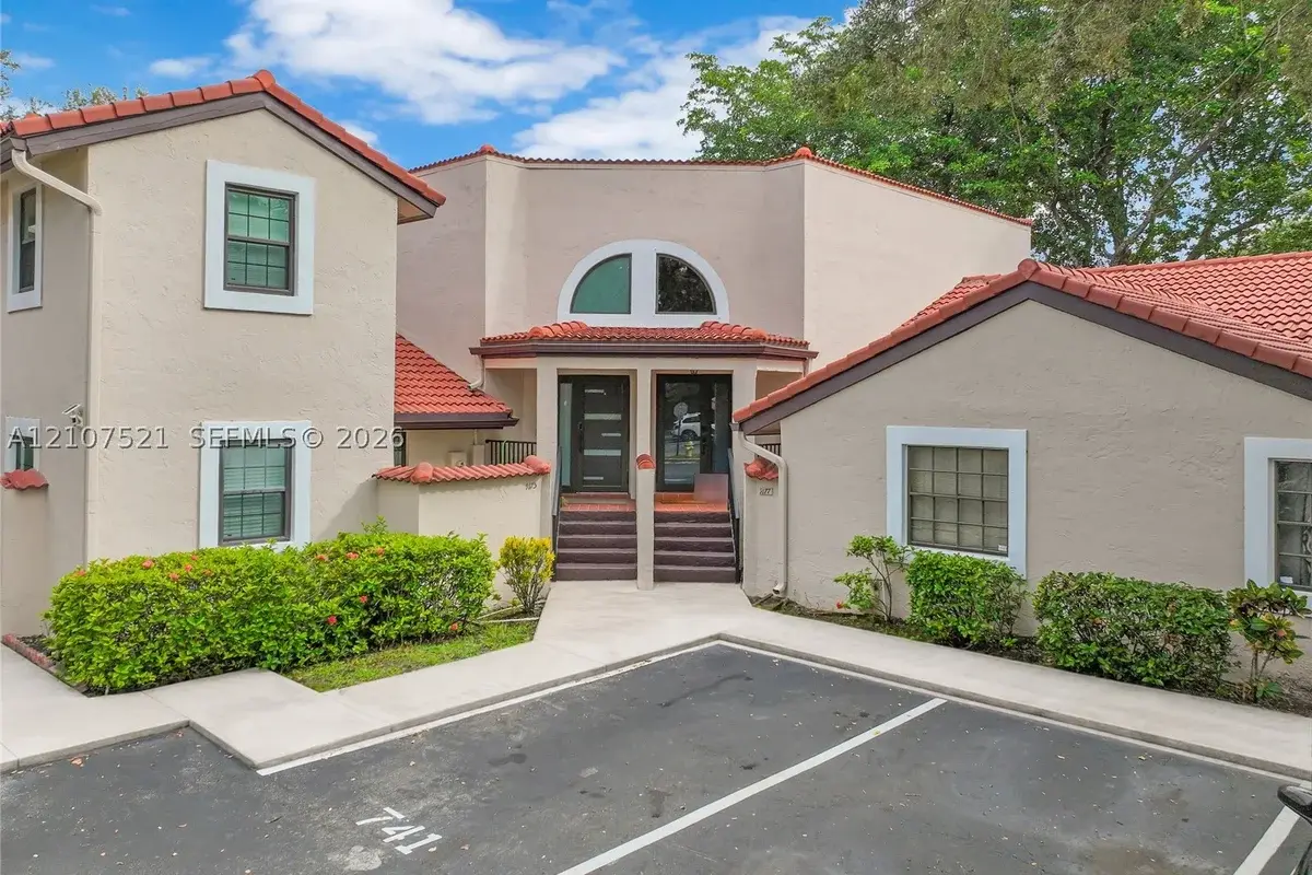 Townhouse in Plantation: photo 1 of 46
