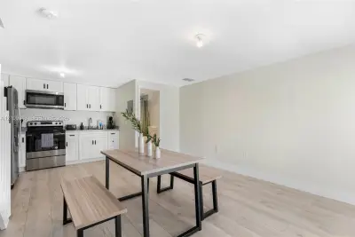 605 SW 17th St #1-3, Fort Lauderdale: photo 1 of 17
