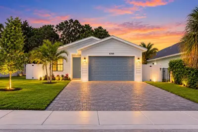 6769 Mitchell St, Jupiter: photo 1 of 68