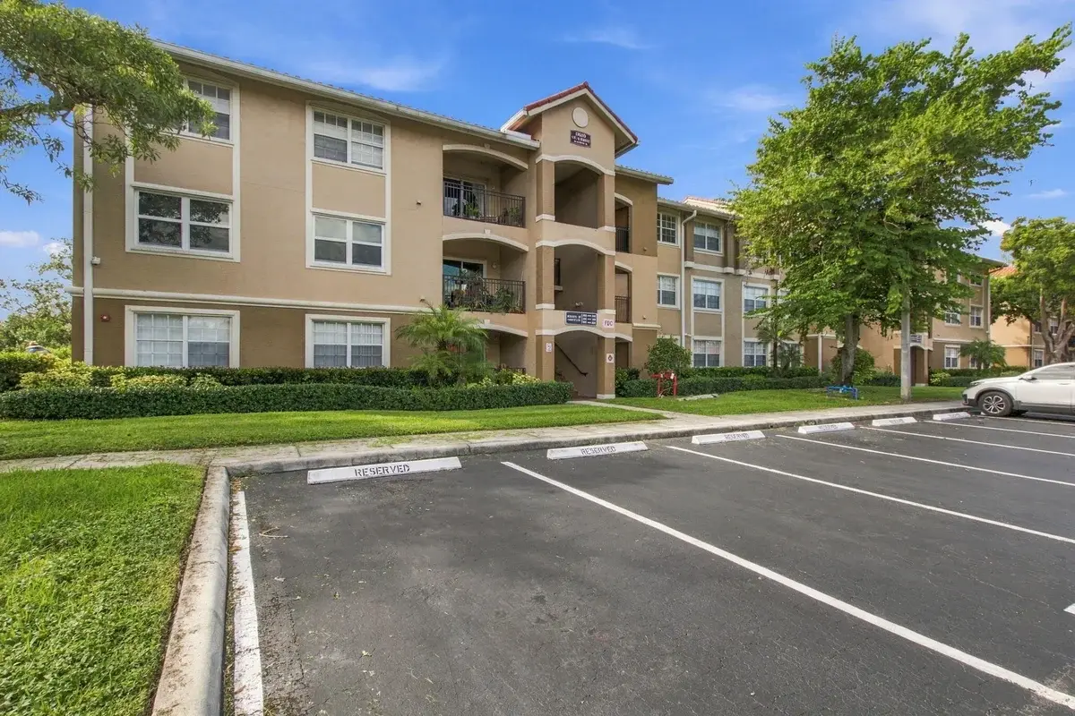 11600 SW 2nd St SW #18104, Pembroke Pines: photo 1 of 30