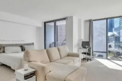 31 SE 6th St #805, Miami: photo 1 of 7